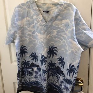 FINAL MARKDOWN Denver Hayes scrub top large